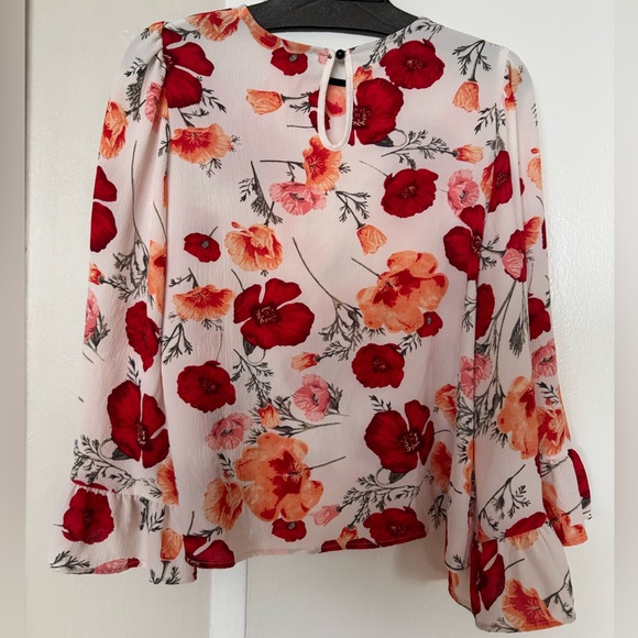 Floral Blouse with frilly sleeves - Picture 4 of 5